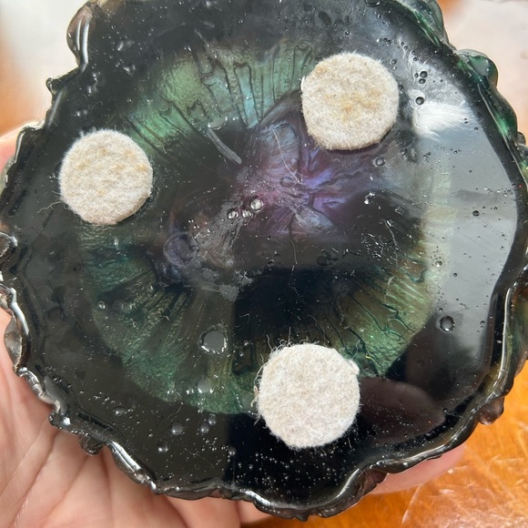 Resin skull ashtray- 5” by 2” , outside has skulls imbedded in resin- new - Picture 5 of 7